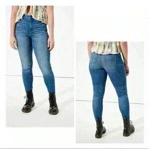 NEW American Eagle Curvy Super High-Waisted Jeans